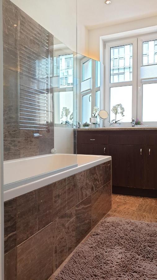 Wonderful 2-bedroom Belvedere Apartament